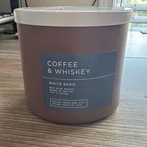 White Barn Coffee & Whiskey Candle - Rich Brown-NEW